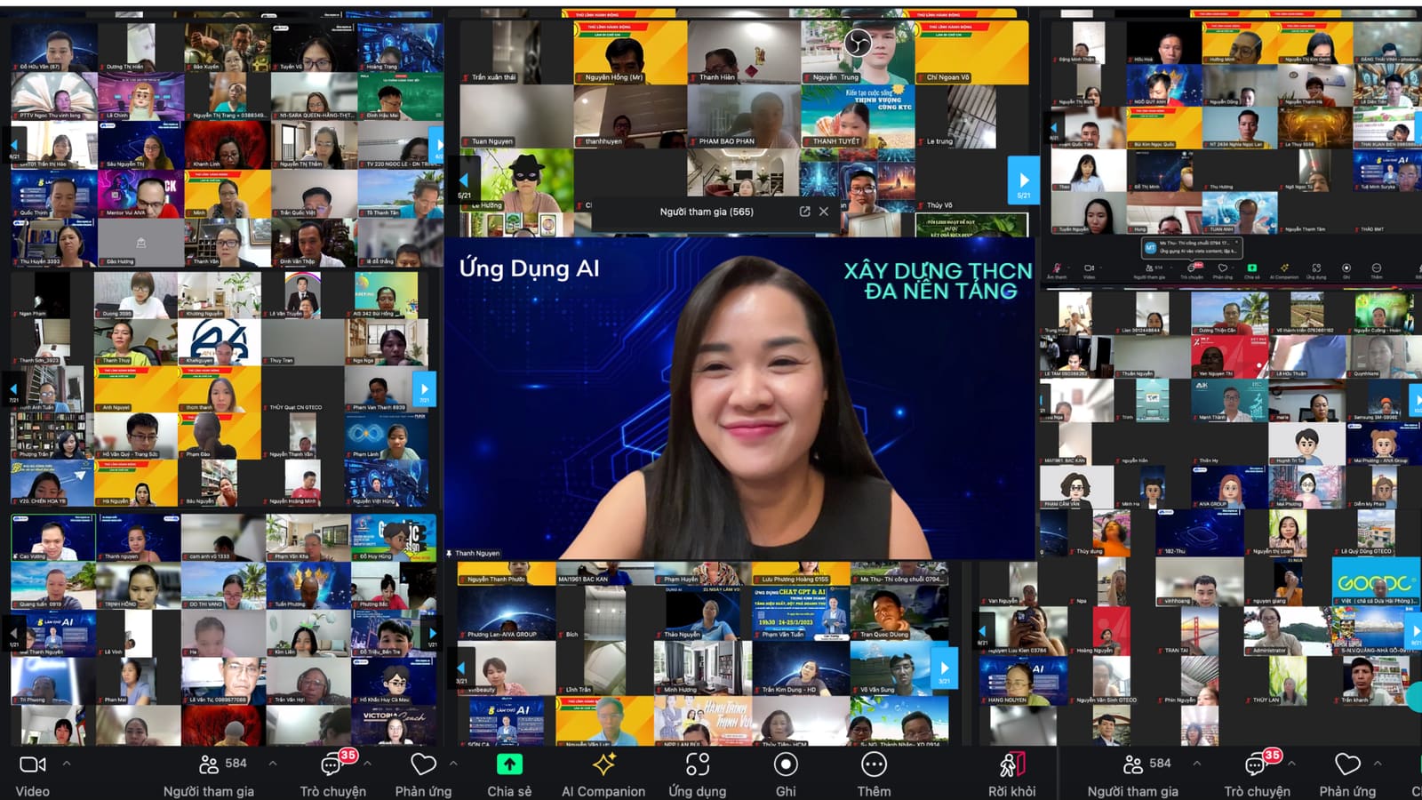 Một buổi đào tạo Zoom của Thanh với hàng trăm học viên trên màn hình